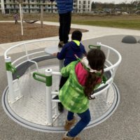 Spielplatz vor der Schule